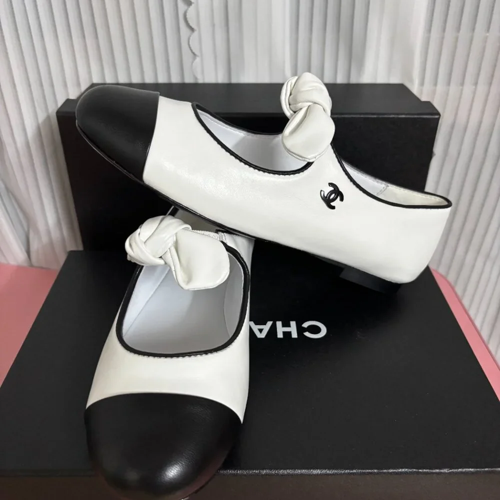Chanel leather ballet flats with closed toes 39